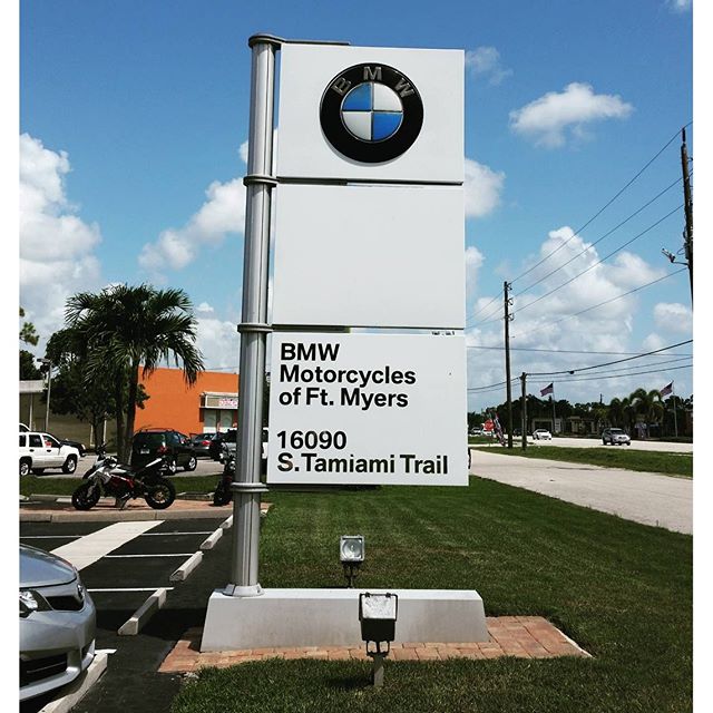 Beim BMW Dealer angekommen. DealerDealerBMW #BMWMOTORRAD #BMWROADTRIP #MOTORRAD #ROUTE66 #VORBEREITUNGEN #DHL #NORDEN #NORDERNEY #FLORIDA #USA #DAYTONA #MIAMI #NYC #WASHINGTON #MONTREAL #NIAGARAFALLS #CHICAGO #ROCKYS #LOSANGELES #SANFRANCISCO #HOUSTEN #NEWORLEANS #TAMPA #URLAUB #HOLIDAY #BITBURGERALKOHOLFRE I#BITBURGER #BITTEEINBIT#MOA